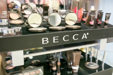 Косметика Becca теперь представлена в 4 салонах «Парфюмеръ»